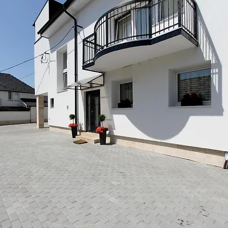 Gelencser Panzio Bed & Breakfast *